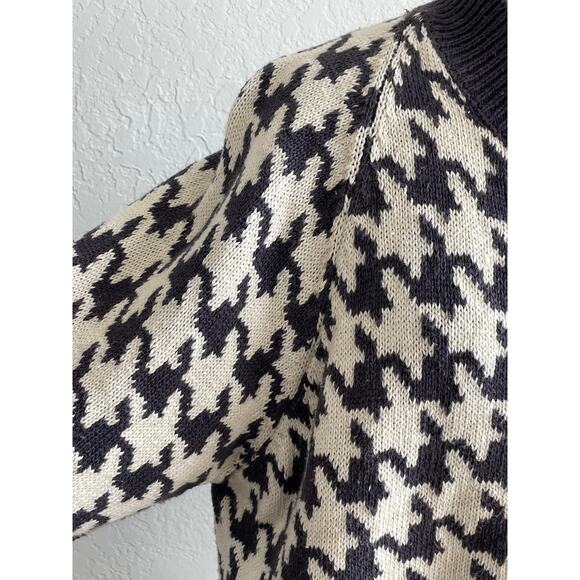 Vintage Gray & Cream Houndstooth Cardigan Sweater – Cozy Streetwear Style - Picture 5 of 6